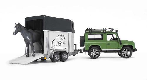 Bruder внедорожник с прицепом-коневозкой и лошадью Land Rover Defender (3)